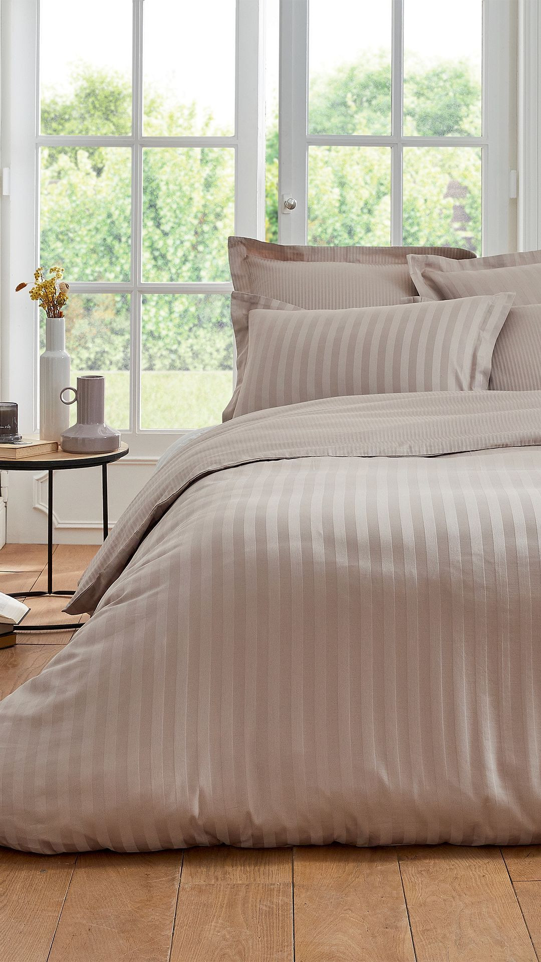 Elegant Stripe Double Bedsheet T132 Premium Quality Fabric