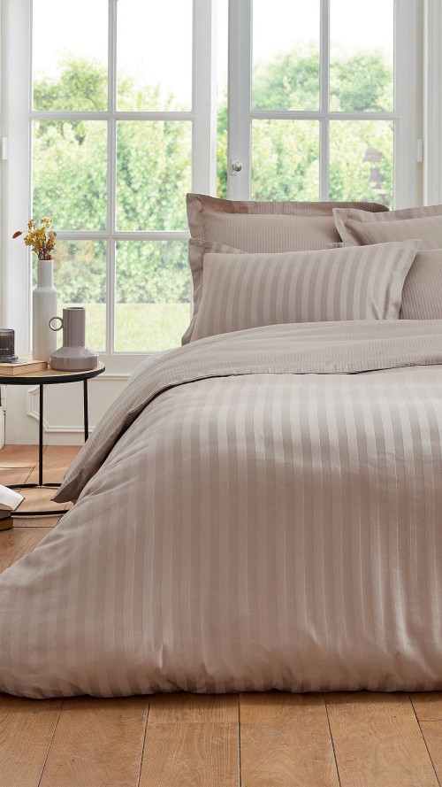 Elegant Stripe Double Bedsheet T132 Premium Quality Fabric